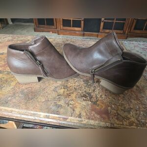 Brown Ankle Boots With Zipper And Tasse In Perfect Condition - Never Worn!